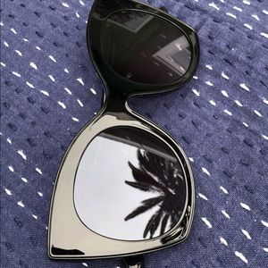 Guess women’s black cat-eye sunglasses